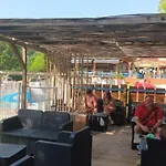 Kemping Mobil-home Avec Terrasse Pour 6 Personnes - Api-1-52-545 *