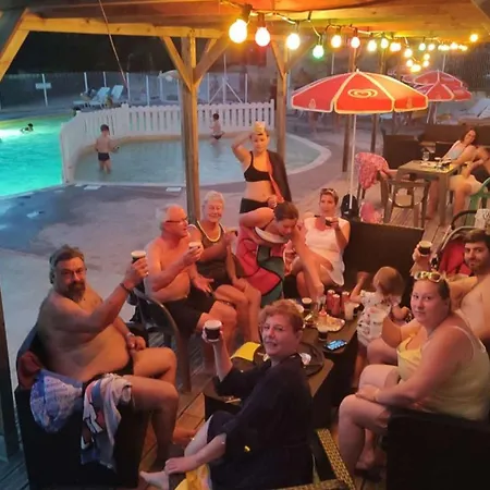 Campingplads Mobil-home Avec Terrasse Pour 6 Personnes - Api-1-52-545 *