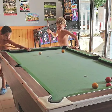 Camping Mobil-home Avec Terrasse Pour 6 Personnes - Api-1-52-545 *
