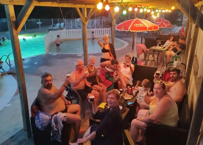Camping Mobil-home Avec Terrasse Pour 6 Personnes - Api-1-52-545 *