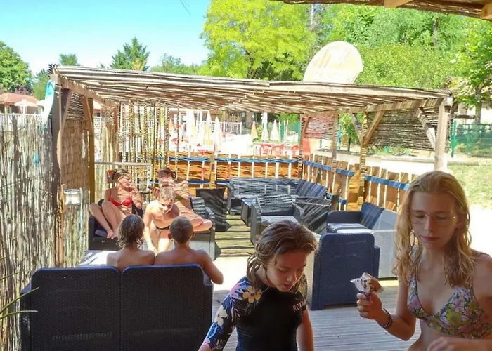 Camping Mobil-home Avec Terrasse Pour 6 Personnes - Api-1-52-545 La Cassagne